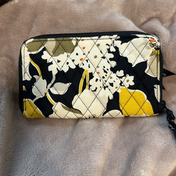 Vera Bradley quilted cotton zip-around wallet in "Dogwood" floral pattern - Picture 4 of 8